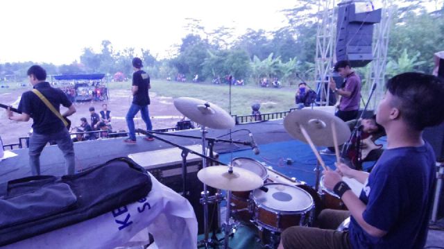 SCAREDOFGOD's tweet photo. ROCKDERNALINE \M/

#Latepost https://t.co/KpVUNItapa