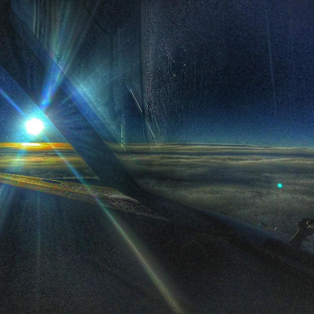 Instagram : by seanskyhigh737 - ✈️☀️ Good Morning From The Cockpit @ 39000 feet ☀️✈️ #instasize #4pilots #flight #f…