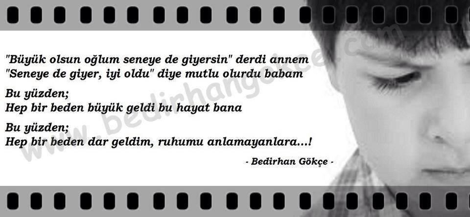 "Büyük olsun oğlum seneye de giyersin" derdi annem

"Seneye de giyer, iyi oldu" diye mutlu olurdu babam../

..