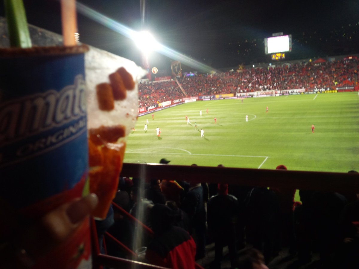 BorderNewsJunki's tweet photo. Yay #FirstResolution done! Went to the @xolosofficial #HomeOpener thank you @CW6SanDiego #coldbutfun https://t.co/O6xaDA7VrF