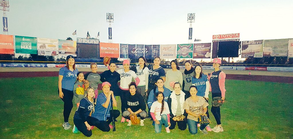 lizzalvarez19's tweet photo. #yaquisteam❤️⚾️💁🏻 muy bien equipos !!! https://t.co/N6JsfYlot5