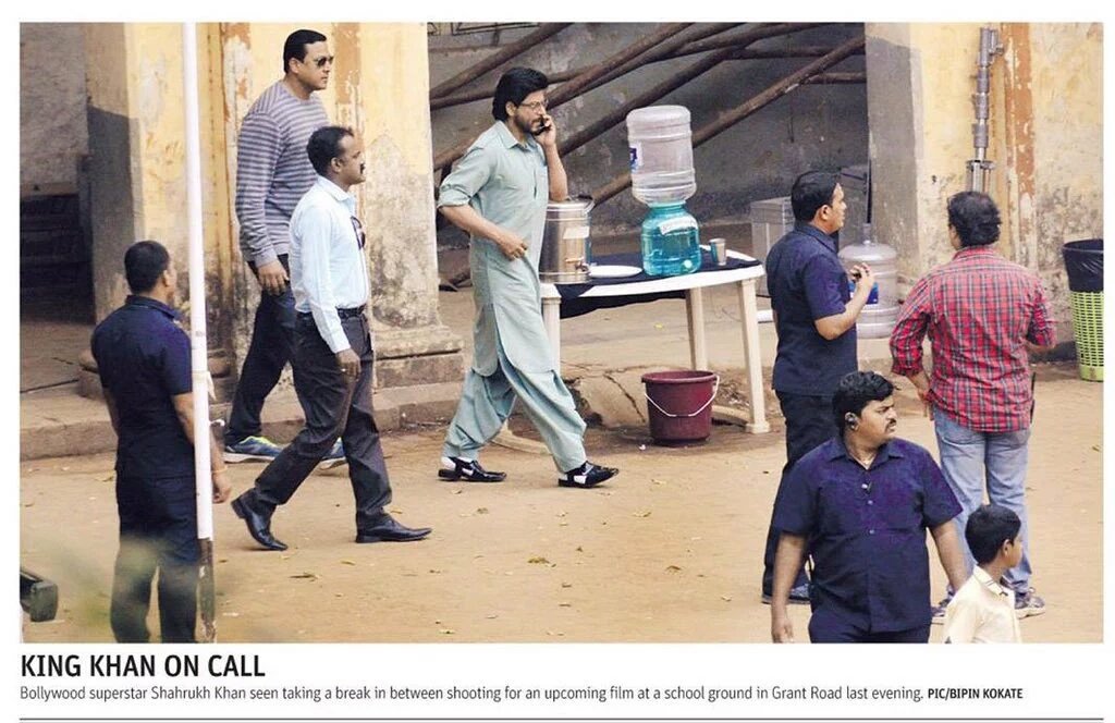 iFaridoon's tweet photo. .@iamsrk has started shooting for #Raees in #Mumbai https://t.co/KShTZkamGH