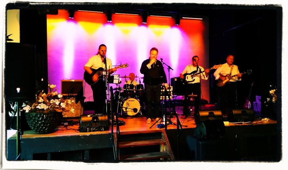 Vanavond 22.00 uur live on stage <a href="/cafebuitenlust/">Café Buitenlust</a> #oirschot #oldfashion jaren 60/70 muziek. #swingen #covers