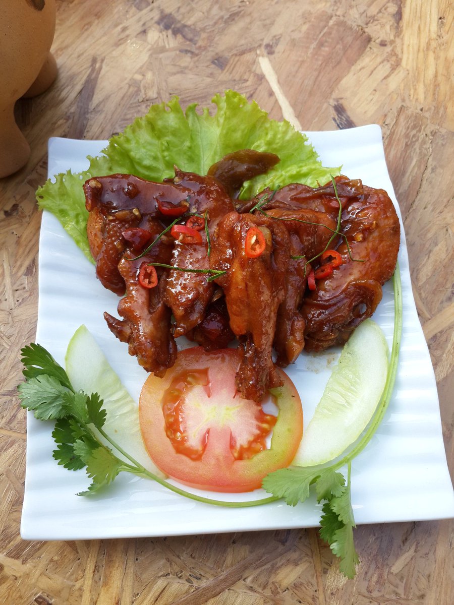 Syeril06's tweet photo. 😍😍😍 the choice of chiken in talad thai resto &amp; kombi cafe  come to joins us cause its very delicius 😍 https://t.co/DGUarNwFdh