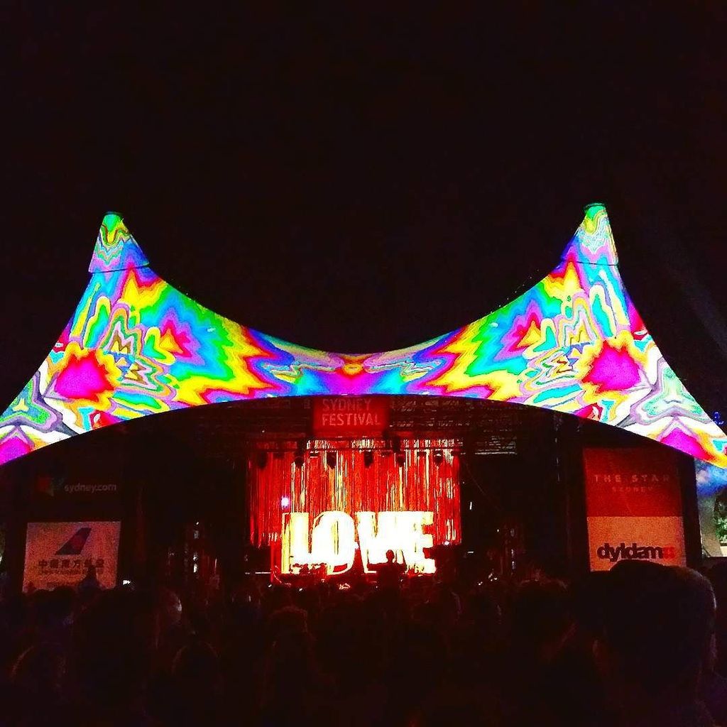 thatsabitnifty's tweet photo. All the wonderful weirdness wrapped up into one gig tonight at the Flaming Lips. L O V E. … https://t.co/Rf1dl73ZUg https://t.co/5XsHekTA9D