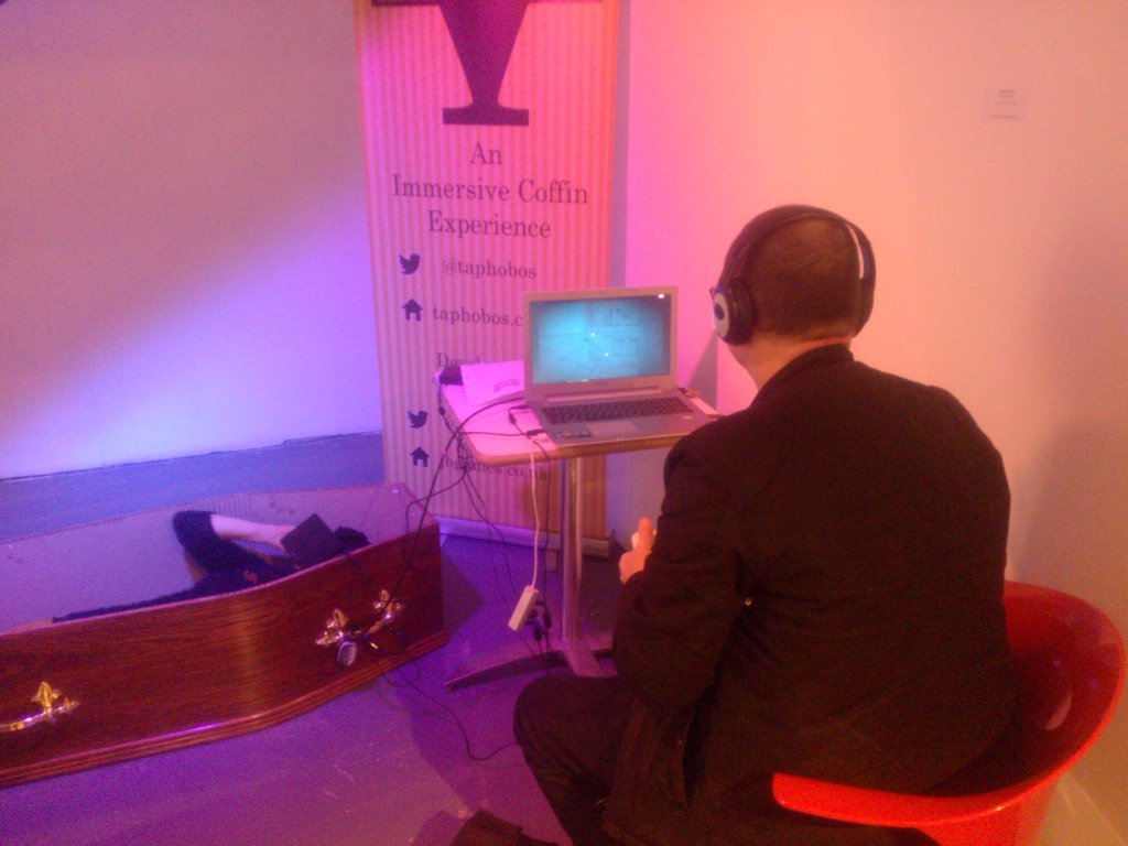jmmvdesign's tweet photo. People enjoying the coffin experience @Taphobos at #ZealousX #london #VR  #gaming #weekend https://t.co/5jnqPKbLmd