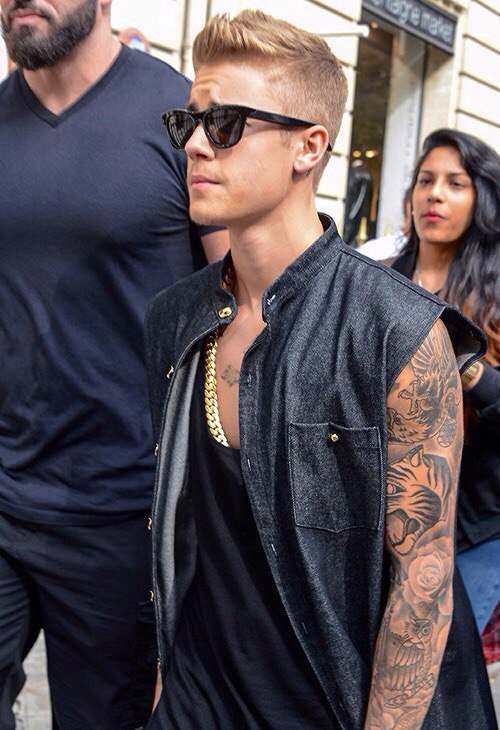 zoekimlol's tweet photo. 😹😹😹 @justinbieber you my hot boy. I miss you and your styles https://t.co/pFjJVnB4qX