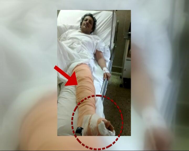 TimesNow's tweet photo. Mumbai resident sues BMC for ₹1.5 crore, after he injures his leg by falling into a manhole #CitizenFightsBack https://t.co/0ylobw5aef