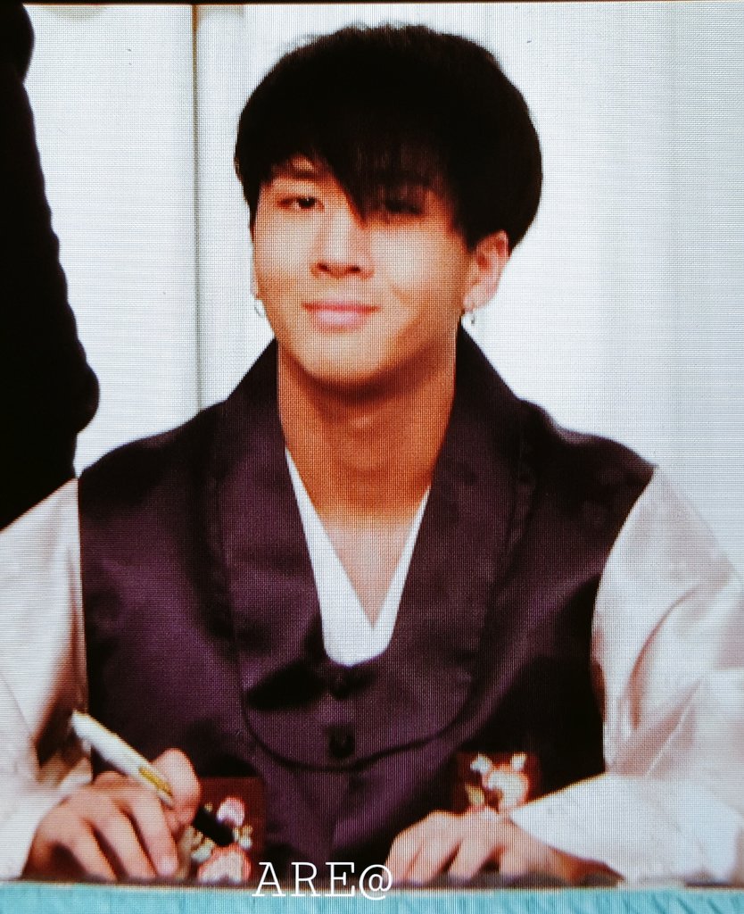 CYRABbHUkAQoaGT.jpg:large