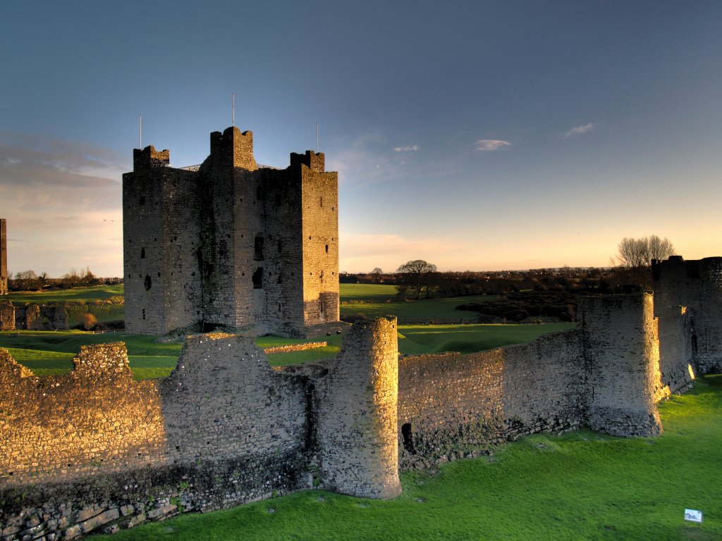 IrelandB4UDie's tweet photo. Trim Castle, Trim, Co. Meath. What a spot! #Love #Ireland https://t.co/euPnQ7bUOB