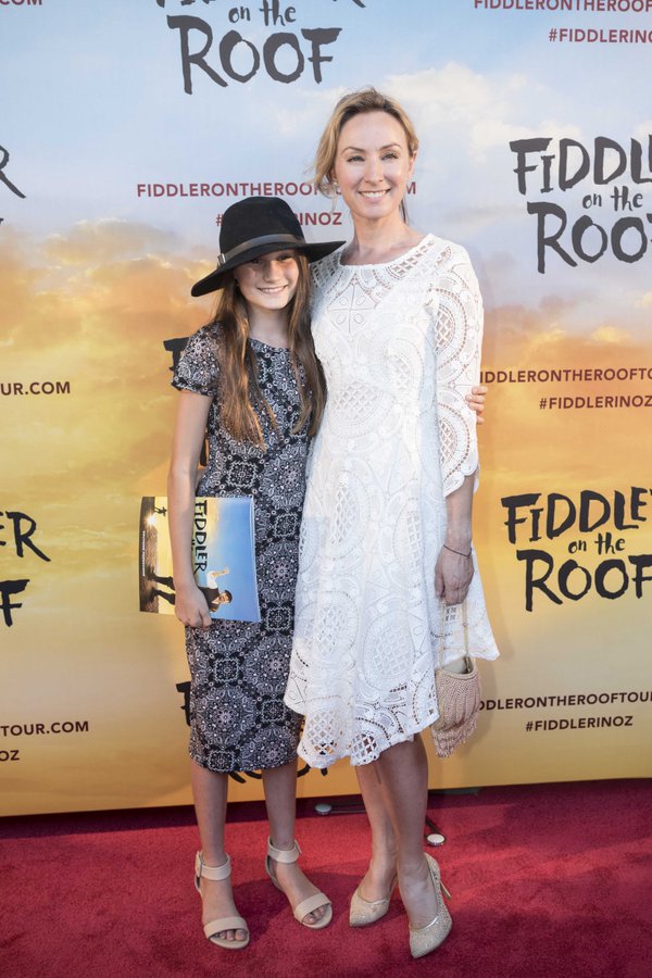 LisaMcCuneNo1's tweet photo. #LisaMcCune with her Daughter
Premiere of FIDDLER ON THE ROOF! #fiddlerinoz https://t.co/7tLrcxHiGb