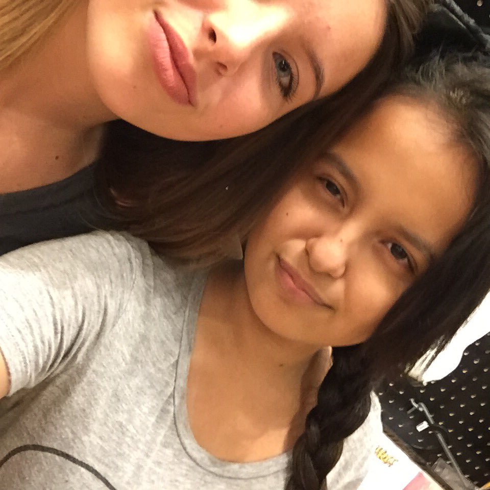 SENTIMENTSIVAN's tweet photo. i met @trevormoranxoxo https://t.co/6lStpWOKD2