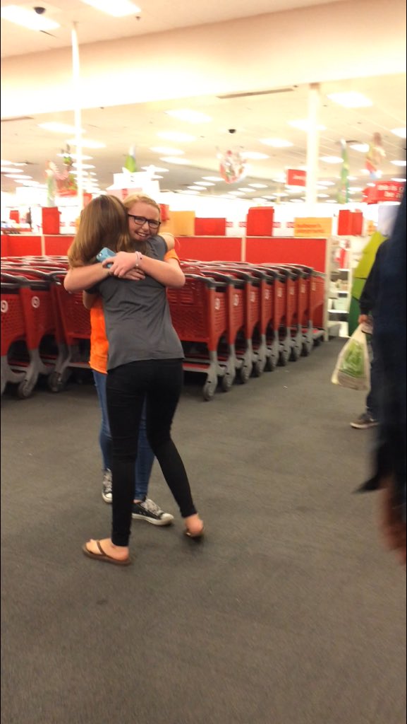 SENTIMENTSIVAN's tweet photo. i met @madformoran @toxiicmoran cayden and bonnie https://t.co/GqalGOQc3A