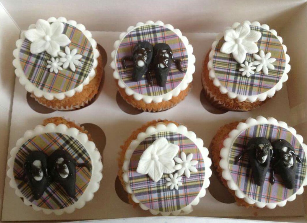 Cupcakes in 'Caithness Tartan' by the lovely @CupsTearoom #officialsupplier #McAllans #Caithnesstartan