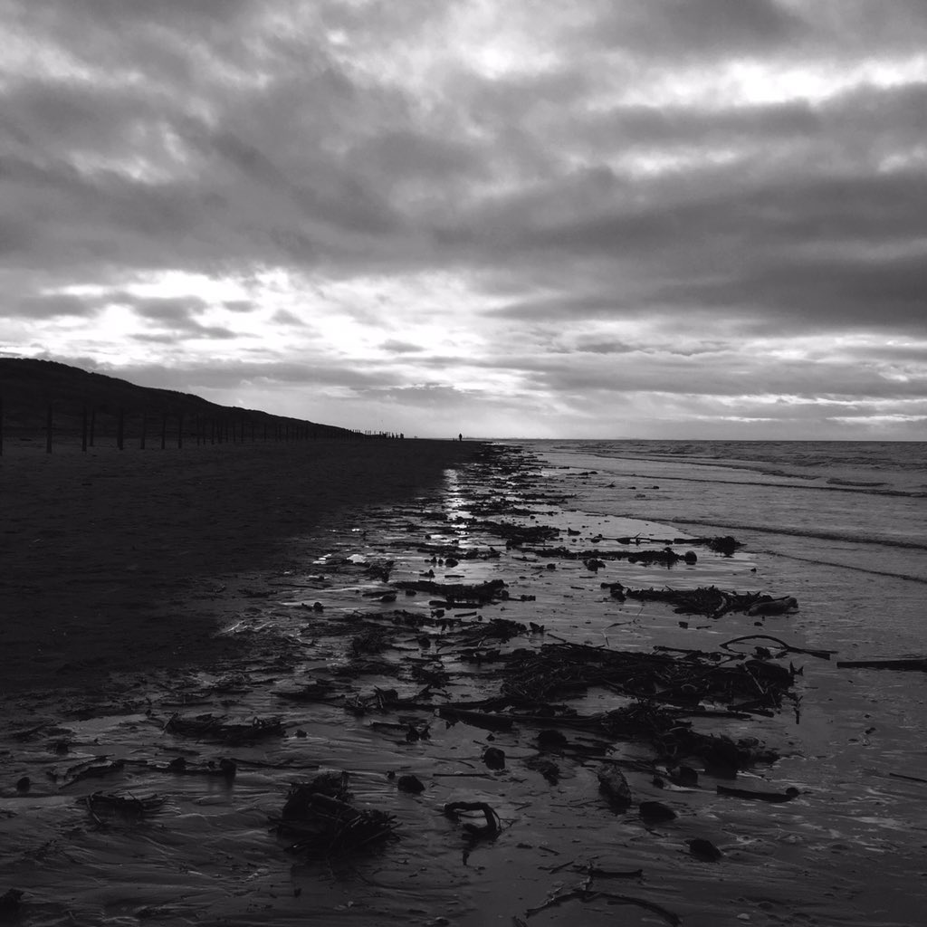 ScroogesBar's tweet image. Peaceful atmosphere up on the beach as we walk to #scroogesbar to restock ready for tonight's fun! #blackpool