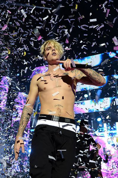 secutebelieber's tweet image. Justin Bieber &amp;gt; everyone else