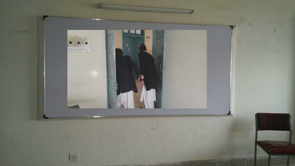 SkhzwaAbbasi's tweet photo. The #Fear😱
#Twitchiness n #HYPERNESS Behind d foto Woooh!😂😅
#WhiteBoard
#HareemFotographr
#FearfulMerriem😜 OMGG https://t.co/h3jGsHAhPj