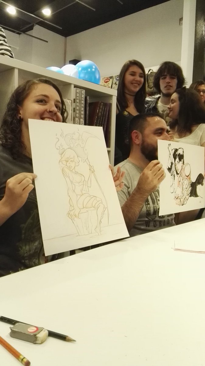 cyatattoo's tweet photo. Ahora mismo en #manhattancomics :) @Cristinadmanuel @chumahill :) ahora el sorteo!!!!! https://t.co/m3w91fRam9