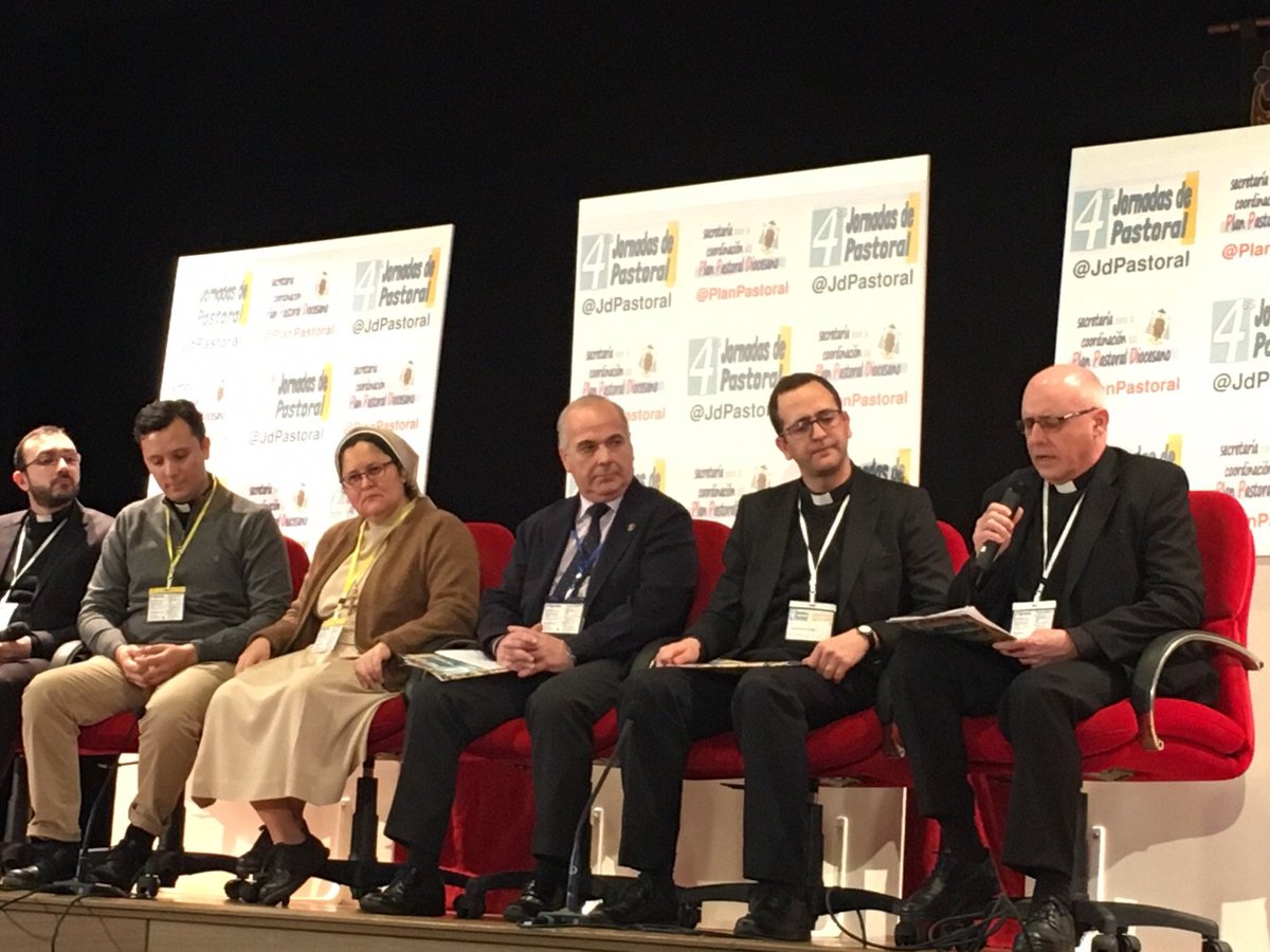 caritasto's tweet photo. Presentando las experiencias extradiocesanas de las #JornadasdePastoralToledo @COPE_CLM @Enclmdiario https://t.co/VHm9xPhw0y