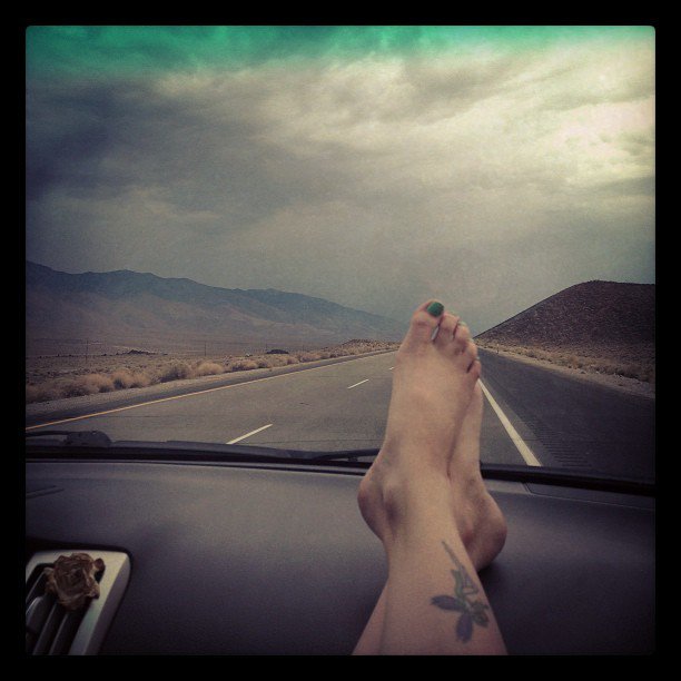 NoSandalsClub's tweet photo. Amber Tamblyn #celebfeet #footfetish #barefootselfie https://t.co/YWzpRyBd2e