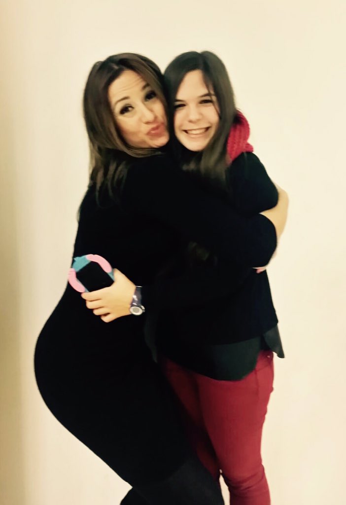 LitttleAngy_'s tweet photo. AY TÍOOOOOO, no puede ser tan bonita, esque es imposible! 😭😭😻, más gente como ella en el mundo pls. https://t.co/8kXd7kLebc