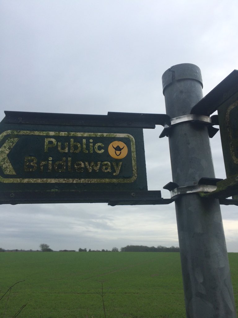 curlydogltd's tweet photo. Nice to meet up with an old friend while out #walking in #Lincolnshire #VikingWay #LongDistancePaths https://t.co/5eZ9XHl163