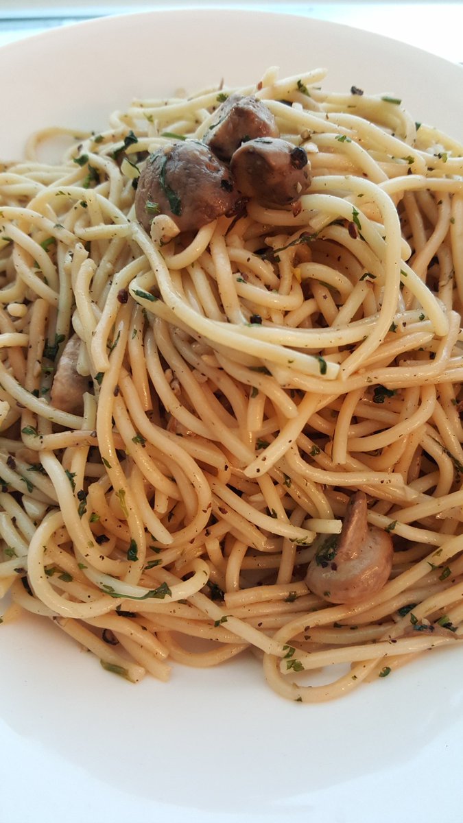 APBCookStudio's tweet photo. #Day3 of #RushinaInTheKitchen has @RushinaMG cooking up an amazing #agliolio with #mushrooms from #Dehradun. https://t.co/K12ZSamcaA