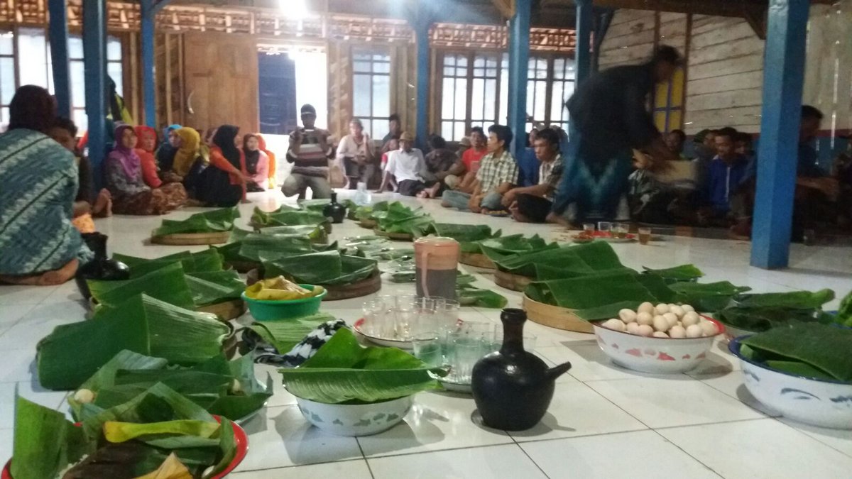 Brokohan kanggo keselamatane dulur-dulor. Mugo2 Rembang MENANG! #tolakpabriksemen #DemiRembang #SelamatkanKendeng