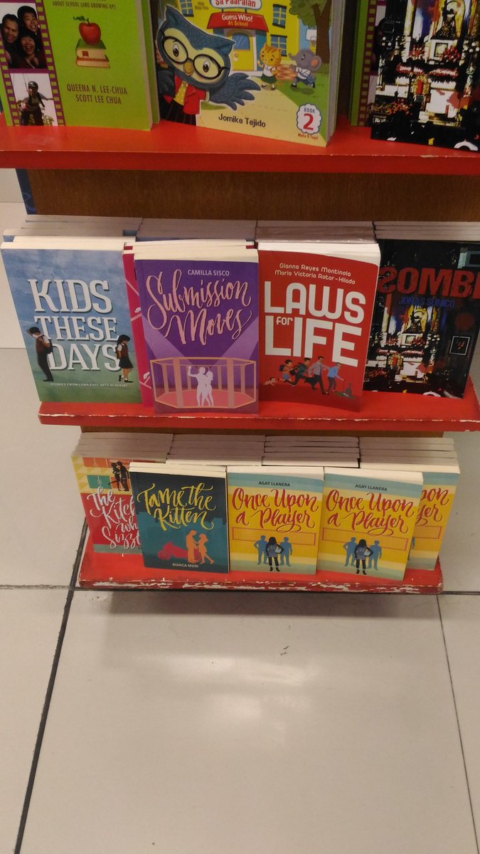 tristantrakand's tweet image. #LunaEast and #SparkBooks at the @nbsalert Trinoma!