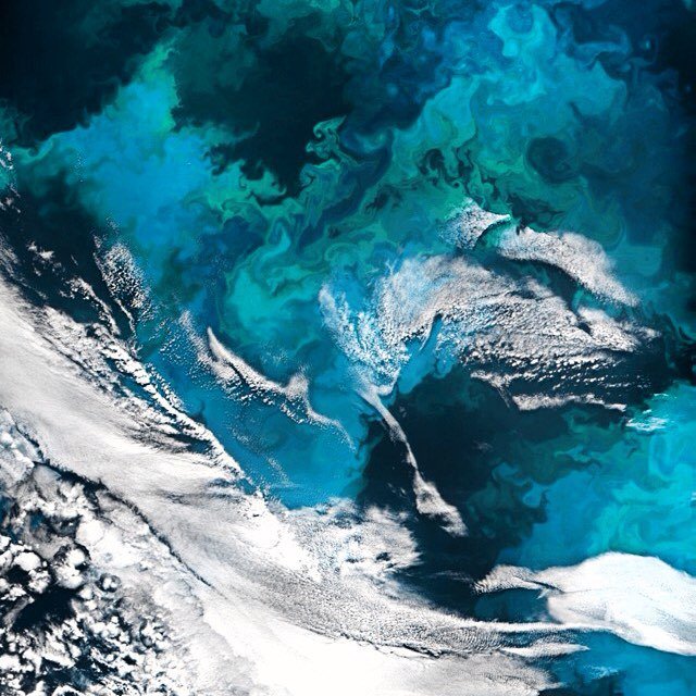 Clemensposch's tweet photo. Daily Inspiration: Phytoplankton in the barents sea #inspiration #wlppr #aerial https://t.co/3uIBJupRom https://t.co/heeOYDb1Ax