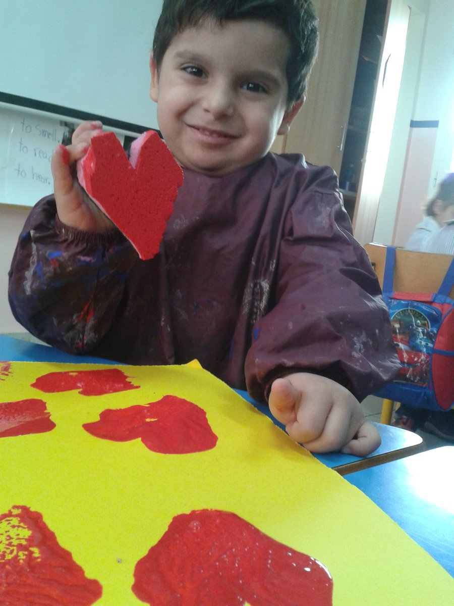 mimikayello's tweet photo. #KG1 "C" #Learners # Using paint  #Printing #Colorful #Hearts💗 https://t.co/ta0Xug7F5H