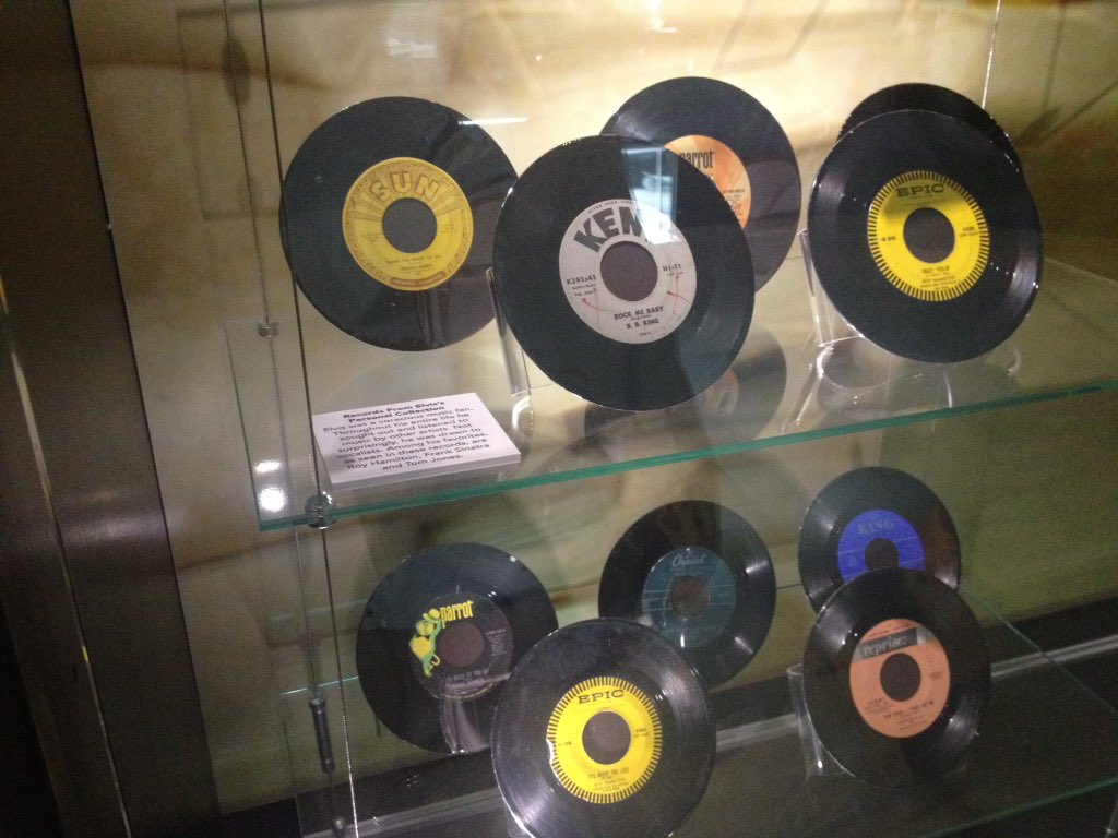 calvincasino's tweet photo. #ElvisattheO2 more pictures from Elvis At The O2. :-)πΆπΌπ΅π€ https://t.co/77juDHRnpr