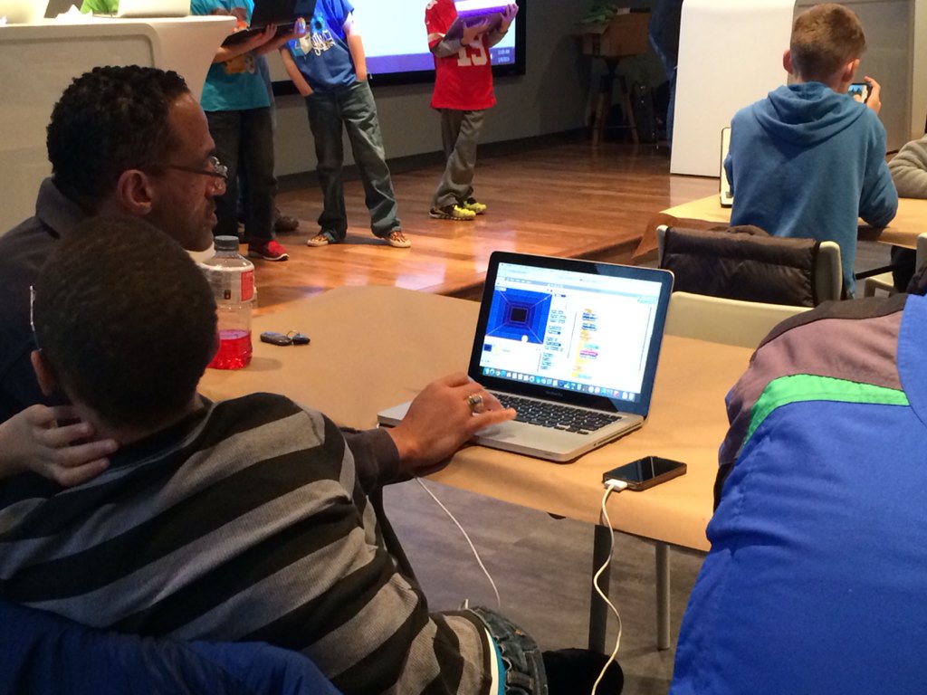 CoderDojoKC's tweet photo. When in doubt, work as a team. #STEM https://t.co/62tkdZjXsU