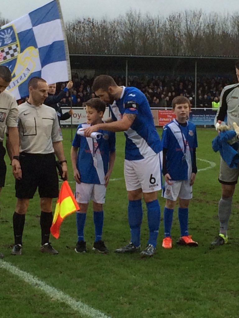 nikiyerb's tweet photo. @eastleighfc Tom with Eastleigh's Paul Reid, great afternoon thxs every1 at Eastleigh @JaimeDonald1 @stewartdonald3 https://t.co/GdNhkrinbc