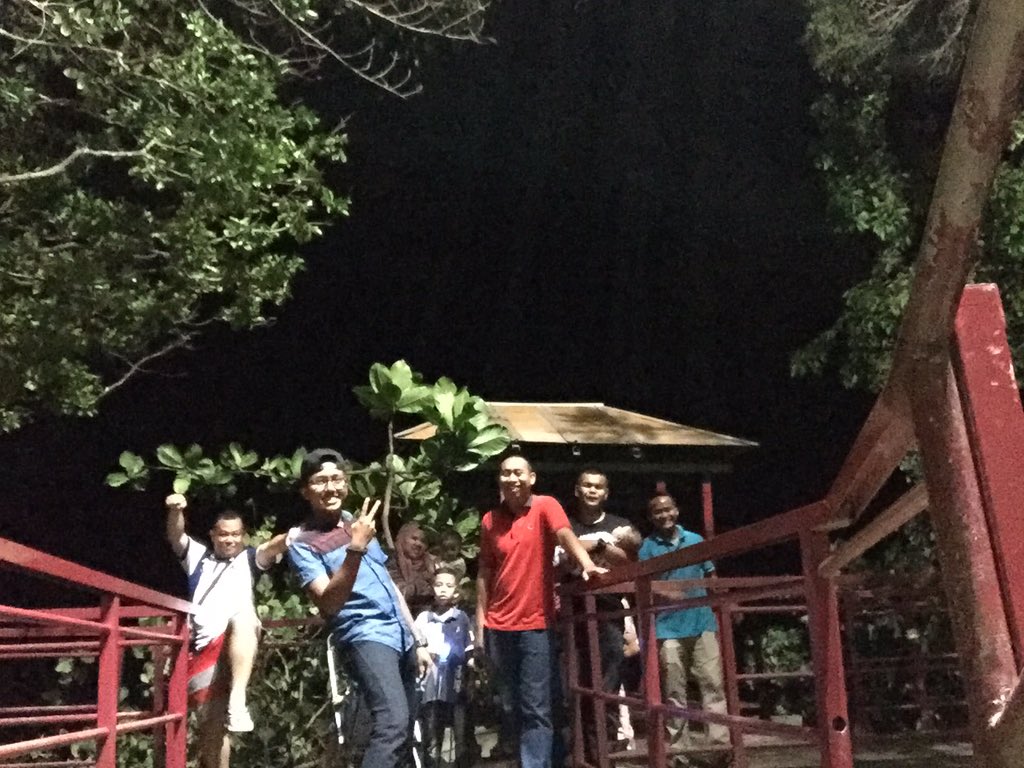 azulfikaar's tweet photo. •• Do what is right ☝🏻☝🏻 , not what is easy ... 😉😉
#firststatusupdate2016
#goodnightfromus
#12mekbrotherhood👊🏻👊🏻 https://t.co/Op3Asd282h