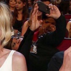 artsybusy's tweet photo. People will see Ellen and Portia but I see Chandra taking a selfie with the cast members https://t.co/Mwl7JDkm4y