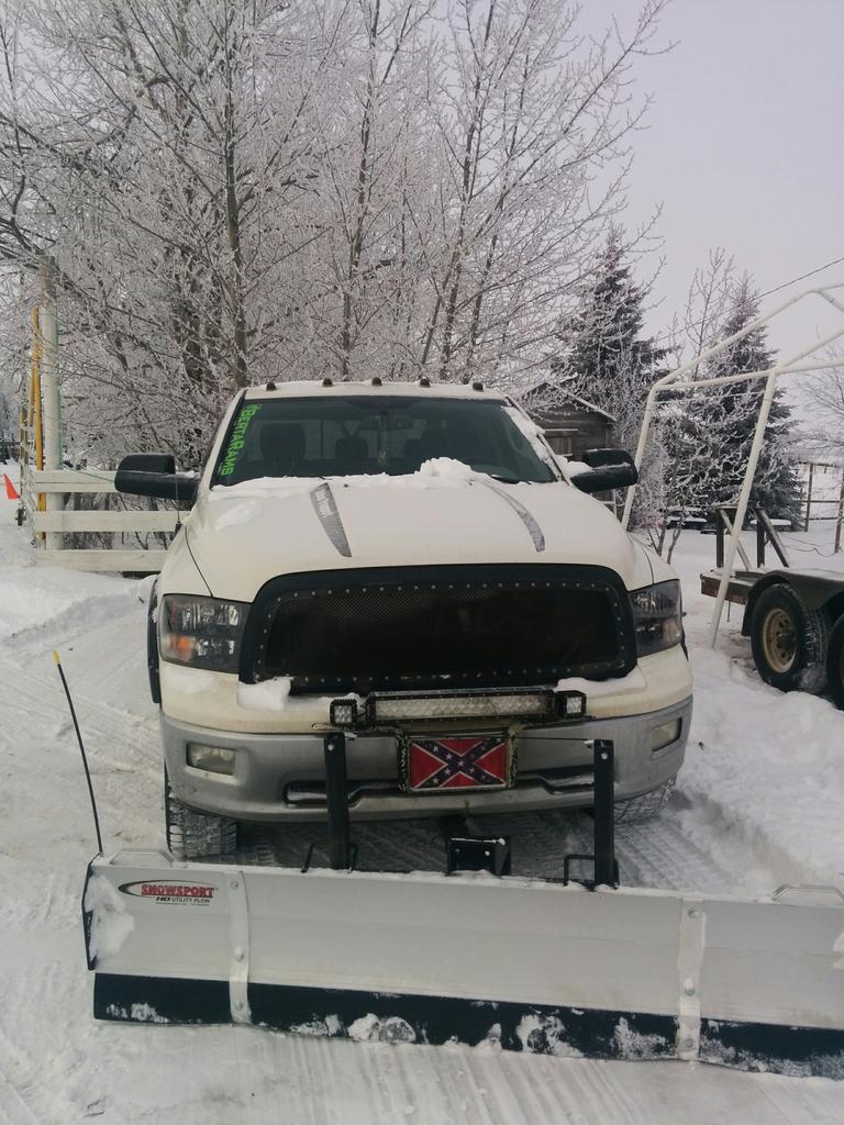 robvan09's tweet photo. Plowins done now it coffee time #mopar #snowsport #bertarams #winter #idontshovel https://t.co/EuFwpR4uXA
