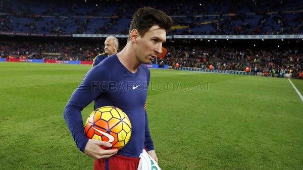 Leo Messi 🔟 Fan Club on X: Messi: “I signed a hat-trick ball as