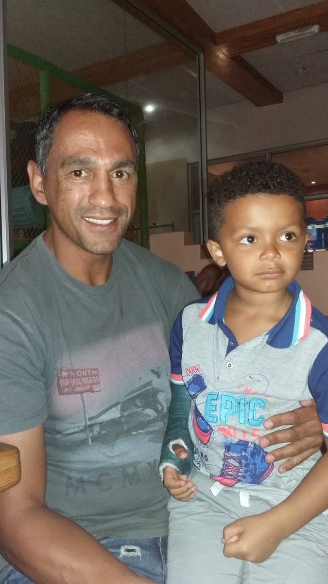 choccy06's tweet image. Thanks for taking the time out for the pic with my boy coach @paultrue , appreciated #TopMan @JudgeRugby