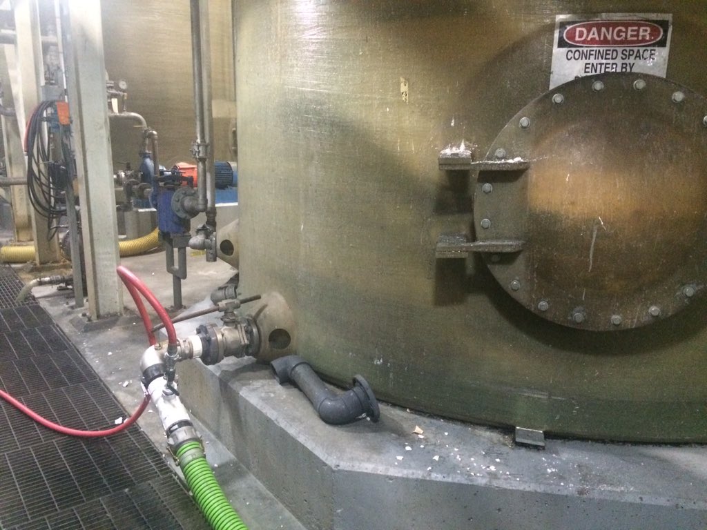 matt_mcelhaney's tweet photo. Cleaning Tanks on a Saturday morning. https://t.co/ew5n8aOOOy