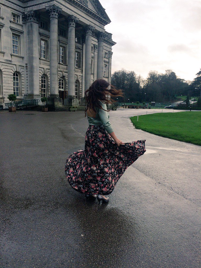Mandavikaushik's tweet photo. Twirling around wearing @JyotiChandhok #threadslondon https://t.co/LMl2jUDY5J