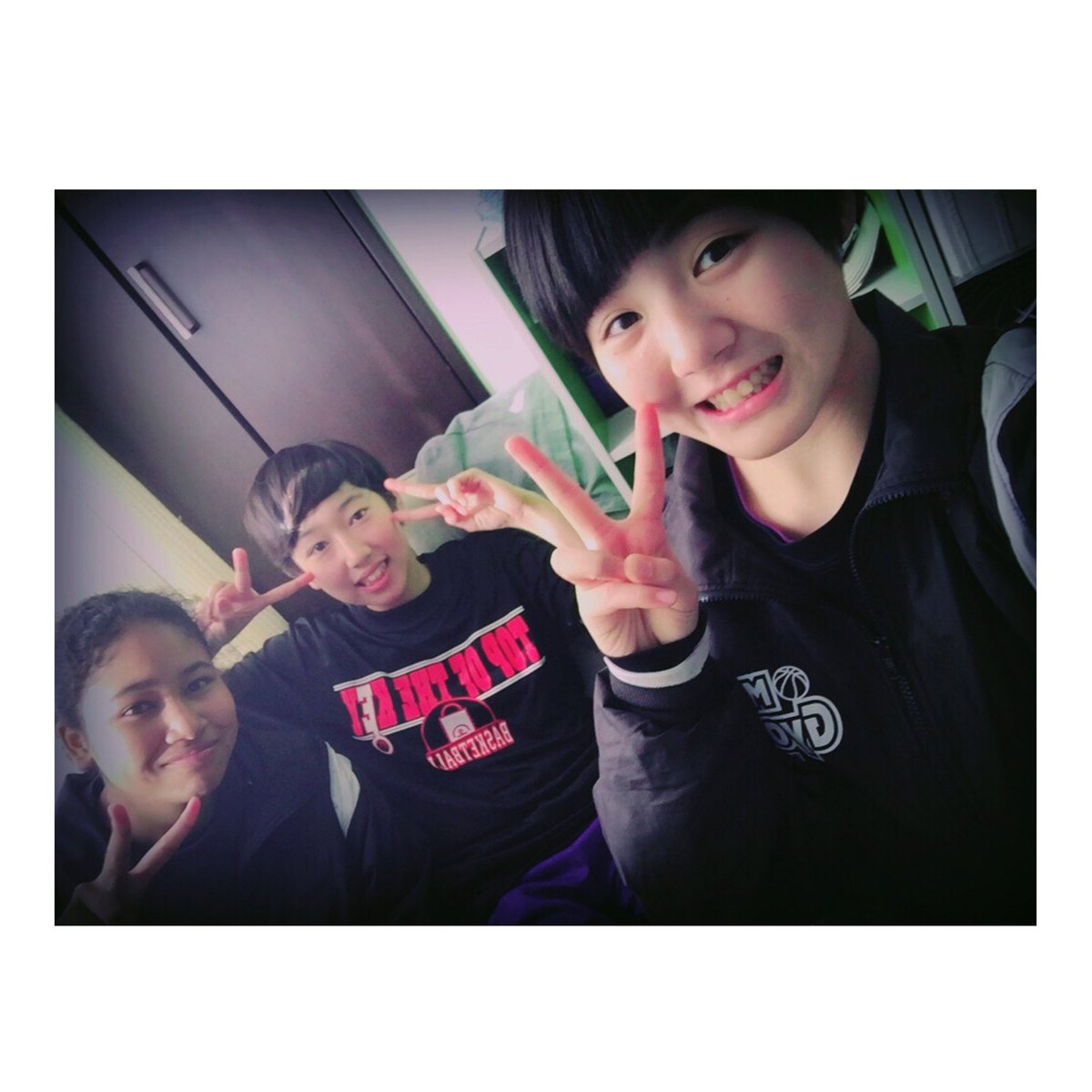 0ph23x0478wdz6h's tweet photo. 部活終わってお昼食べてゆゆの家行った✋
ジェンガもして楽しかったし、みんな寝てたし😏

シチュパイも食べれた👏 https://t.co/emTLHyIBA0