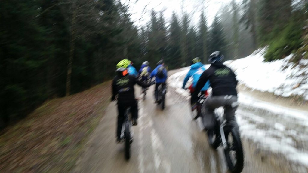 EricBarone_VTT's tweet photo. BST @skimetabief annulée pour cause d'absence de neige, mais on se régale quand même en rando #VTT ! 🚴😊 https://t.co/RTozcd7qL7