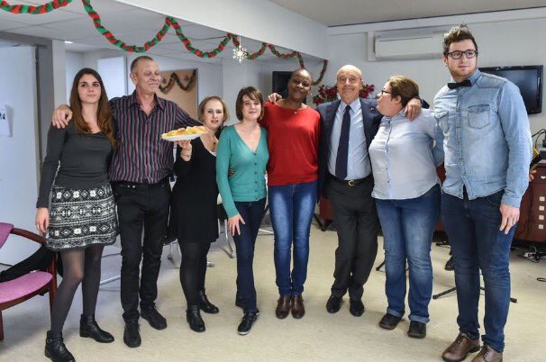 SniperDeDroite's tweet image. Quand tu as envie d&apos;aller pisser mais que le photographe te dit qu&apos;il y en a pour 10 secondes... #TeamProstate