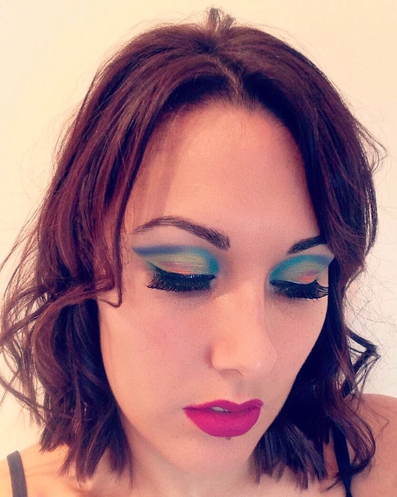 LongMakeup's tweet photo. #brightcolours #makeup #hatewinter too much #grey #comeonsummer #morphbrushes #palette #highpigmented https://t.co/wTbH3kqMyt