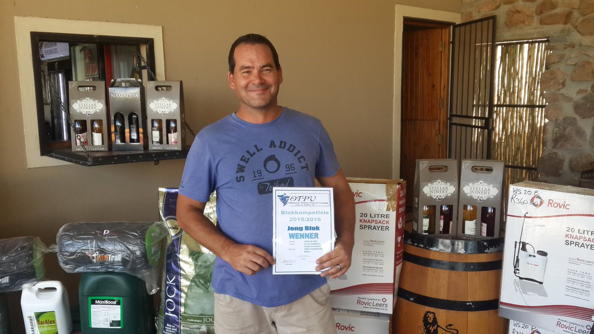 EXSA_grapes's tweet photo. Carel de Kock #ExsaFarms in Traval winning the young vine competition with a block #SweetCelebration
#QualityGrapes https://t.co/wKhE0lgXW6