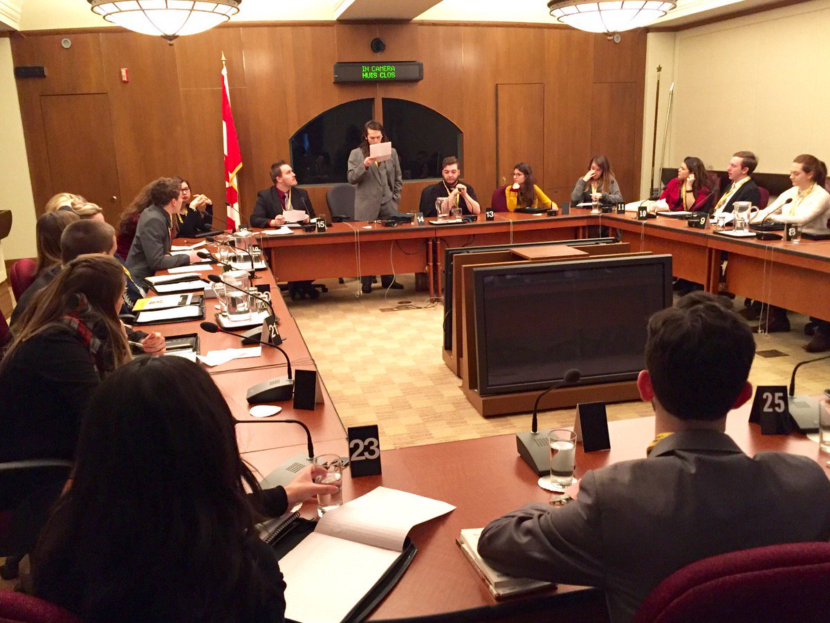 boomdanstaface's tweet photo. Réunion d'urgence du caucus de L'Union de la reconstruction critique (URC) #PJP2016 @FJCF_Canada https://t.co/hpTnPjDy9G