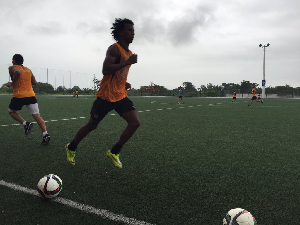 BarcelonaSC's tweet photo. Finalizó 1era jornada del #Dia6 . Se realizaron trabajos aeróbicos y de posesión con balón #PretemporadaBSC https://t.co/GxNUowj1K2