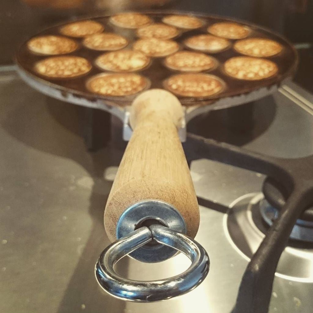 uzar's tweet photo. Mid afternoon snack #poffertjes #smallfluffypancakes #withbutterandpowderedsugar #guiltyp… https://t.co/KGyADpVNVM https://t.co/7M6xcMJBgy