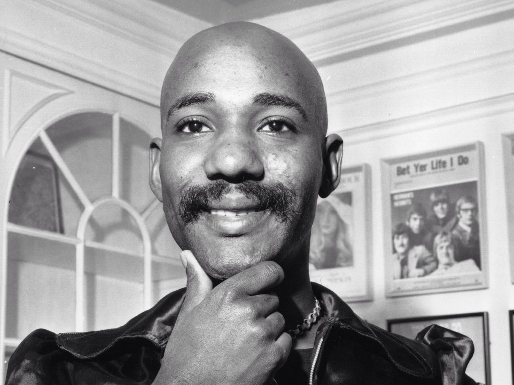 LocoFM's tweet photo. 'S winters gaat er altijd een kopje Hot Chocolate in, ook bij #OdeAanDeDoden Errol Brown https://t.co/SFuDA0lC2Y